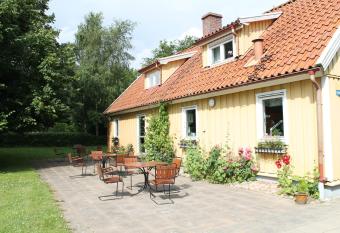 Nyckelbo Vandrarhem allows 18 year olds to book a room