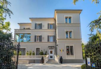 Mysuiteshome Apartments allows 18 year olds to book a room