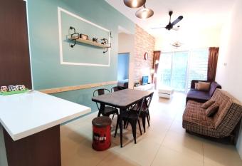 The Woodz Homestay - 3 Bedroom has Balcony rooms