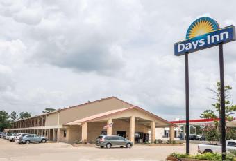 Days Inn by Wyndham Bastrop has Smoking rooms
