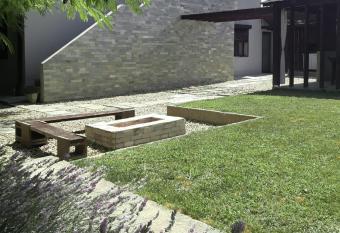 Cazare Techirghiol Villa T allows 18 year olds to book a room