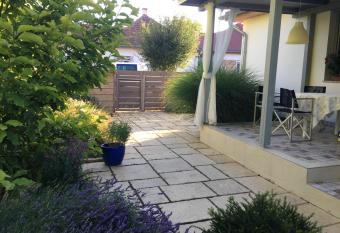 Sz  lr  zsa apartmanh  z allows 18 year olds to book a room