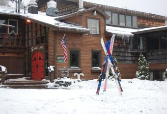 Summit Lodge has Balcony rooms