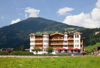 Hotel Riedl im Zillertal has Balcony rooms