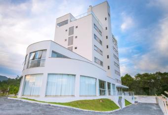 Tri Hotel S  o Jo  o Batista allows 18 year olds to book a room