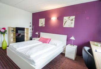 College Garden Hotel has Balcony rooms