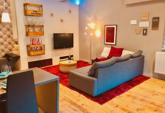 Chez Ma  lis allows 18 year olds to book a room