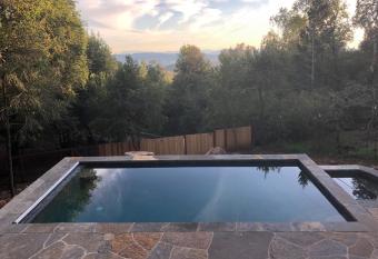 Summers House has Balcony rooms