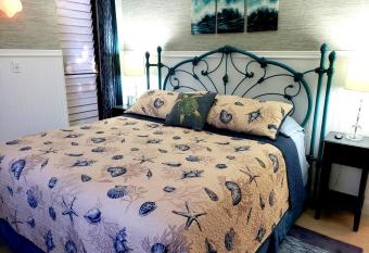 Maui Tranquility has rooms with a private hot tub