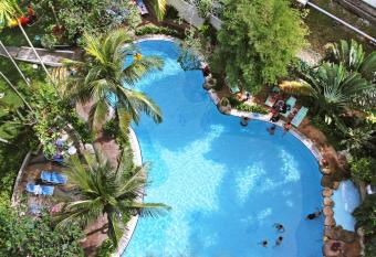 Rainbow Paradise Beach Resort has Balcony rooms