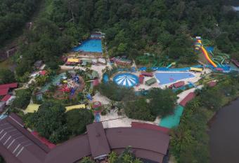 Bukit Merah Laketown Resort has Balcony rooms