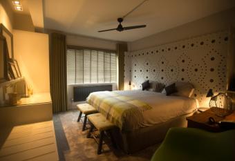 St George Hotel Rochester-Chatham allows 18 year olds to book a room