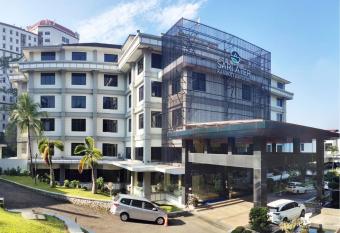 Sari Ater Kamboti Hotel Bandung has rooms with a private hot tub