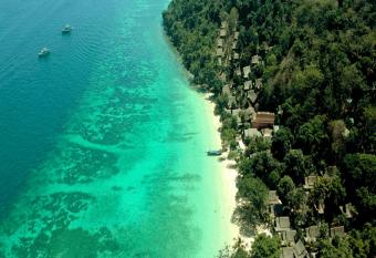 Phi Phi Relax Beach Resort has Balcony rooms