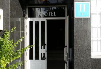 Hotel Victorino allows 18 year olds to book a room