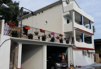 Apartment Bradex Dreams has Balcony rooms