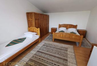 Vila CasaCarp has Balcony rooms