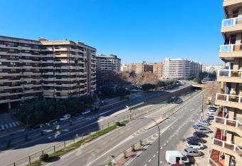 Espacioso apartamento con impresionantes vistas y garaje privado - Dos Torres Tauriel allows 18 year olds to book a room