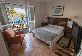 Hostal Marissal by Dorobe has Balcony rooms