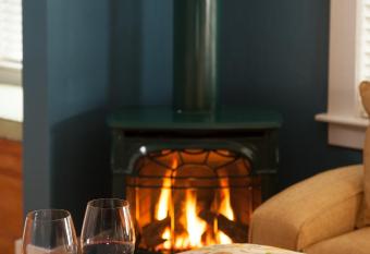 Sugar Hill Inn has rooms with a private hot tub