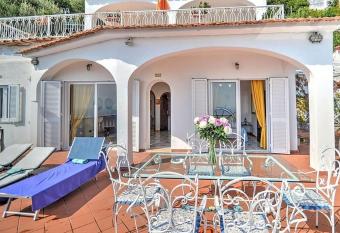 La Caletta Praiano Smart working in totale relax immersi nella natura incontaminata has Balcony rooms