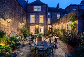 Ye Spotted Dogge allows 18 year olds to book a room