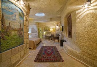 Panoramic Cave Hotel & SPA has rooms with a private hot tub