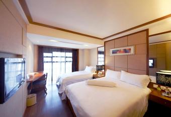 Sunflower Hotel & Residence, Shenzhen has Balcony rooms