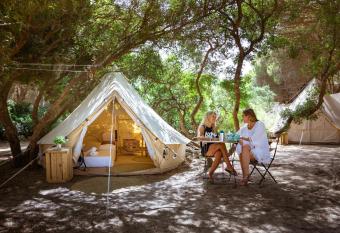 Kampaoh Los Ca  os allows 18 year olds to book a room