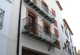 El Passeig has Balcony rooms