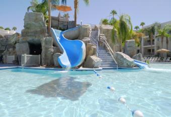 Hilton Vacation Club Palm Canyon Palm Springs allows 18 year olds to book a room