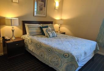 Athens Hotel & Suites allows 18 year olds to book a room