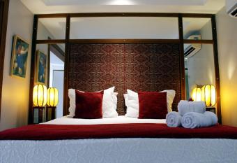 Aquabarra Boutique Hotel & Spa has rooms with a private hot tub