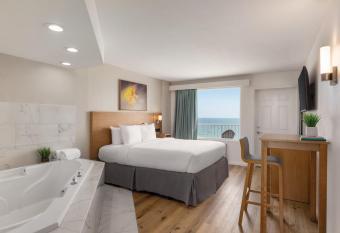 Radisson Panama City Beach Oceanfront allows 18 year olds to book a room