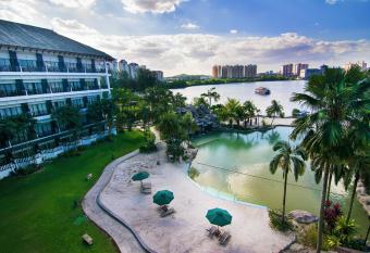 Mines Beach Resort Hotel allows 18 year olds to book a room