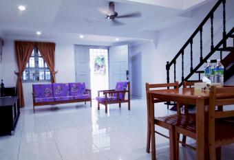 Homestay Bukit Katil Melaka allows 18 year olds to book a room