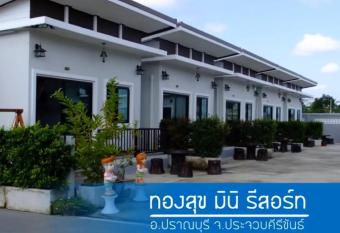 Thongsuk Mini Resort allows 18 year olds to book a room