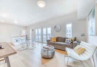 Q21 Downtown Vacation Rentals has Balcony rooms