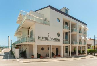 Hotel Riviera allows 18 year olds to book a room