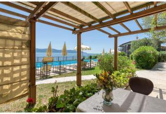 Villa Cappellina has rooms with a private hot tub