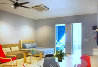 OCTAGON Premium IPOH Homestay has rooms with a private hot tub