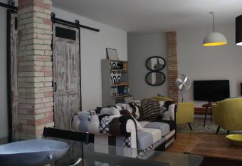 LarDviura allows 18 year olds to book a room