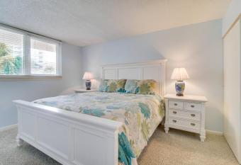 Dunes on the Bay has Balcony rooms