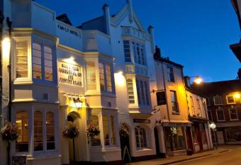The Kings Head allows 18 year olds to book a room