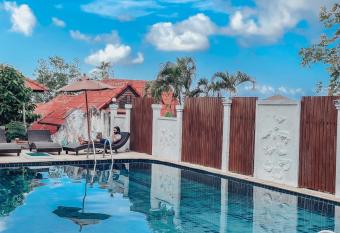 Bounty Resort has Balcony rooms