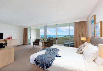 Sage Hotel Wollongong has Balcony rooms