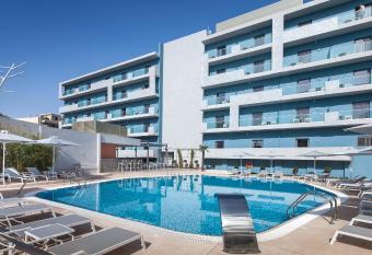 Blue Lagoon City Hotel has Smoking/Balcony rooms