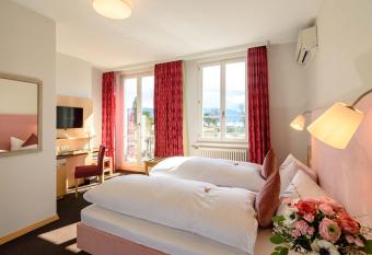 Apartment Hotel Schreier allows 18 year olds to book a room