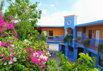 Hotel Hacienda del Viejo allows 18 year olds to book a room