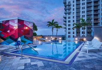 The Circ Hotel Hollywood, Sonder by Marriott Bonvoy has Balcony rooms